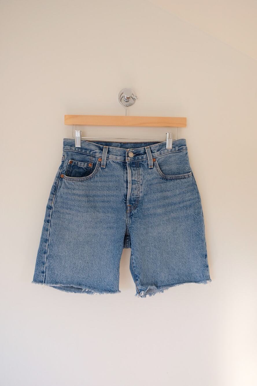 Levis 501 Mid Thigh Jean Shorts Women 26 Medium Wash Button Fly High Rise Cutoff